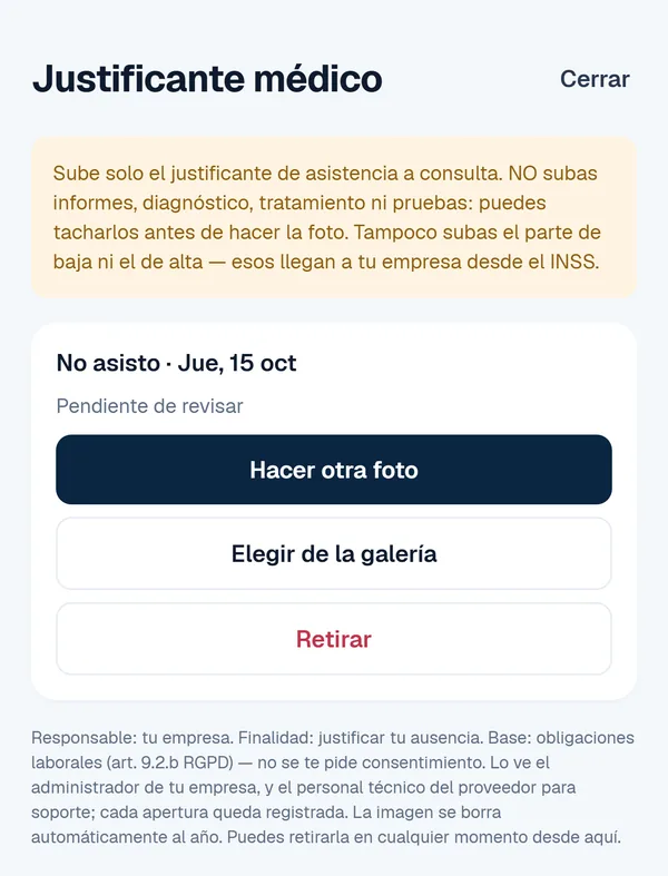 La app muestra el justificante adjuntado, pendiente de revisar, con la opción de hacer otra foto.